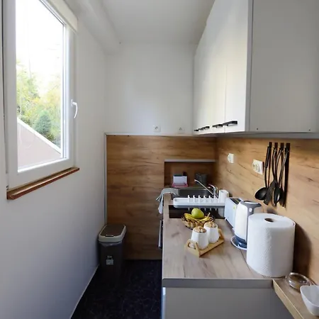 Anywhere On Foot - Free Parking