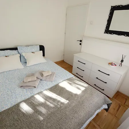 Anywhere On Foot - Free Parking