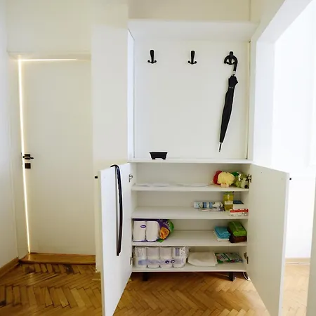 Anywhere On Foot - Free Parking * Белград